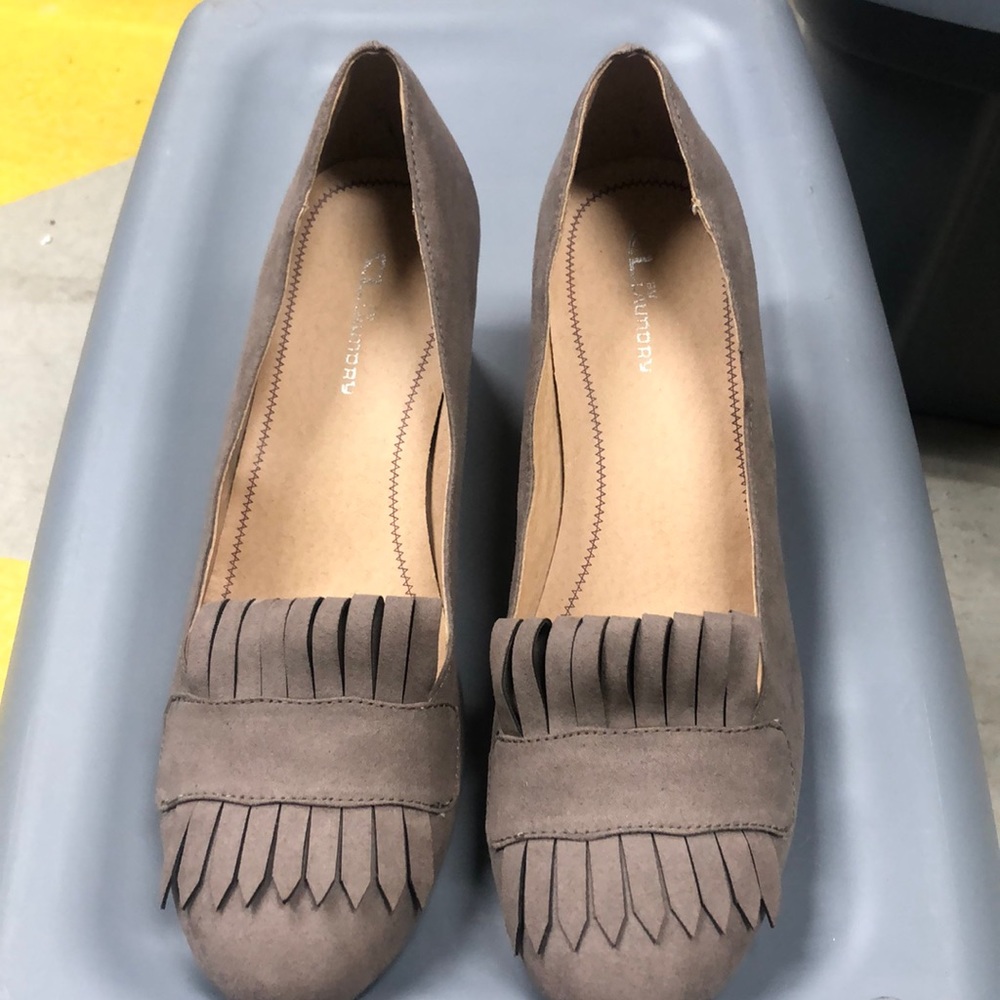 CL by Laundry greige fringe block heels